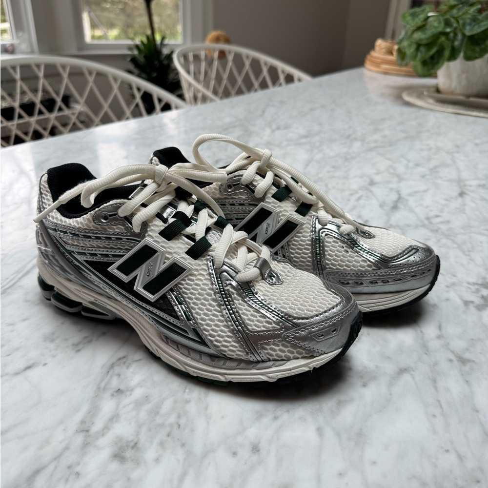 New Balance 1906R Sneakers, M 7/W 8.5, Silver Metallic Nightwatch Green Sea Salt